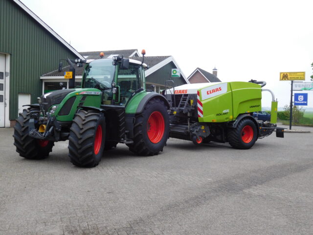 Foto 1 van het album Afgeleverd: Fendt 720 en Claas Rollant 455