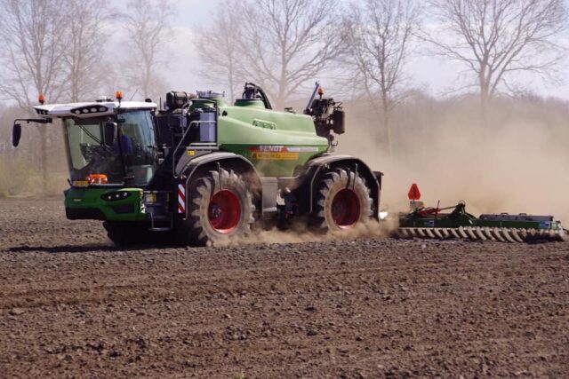 Foto 2 van het album Loon- en grondwerken
